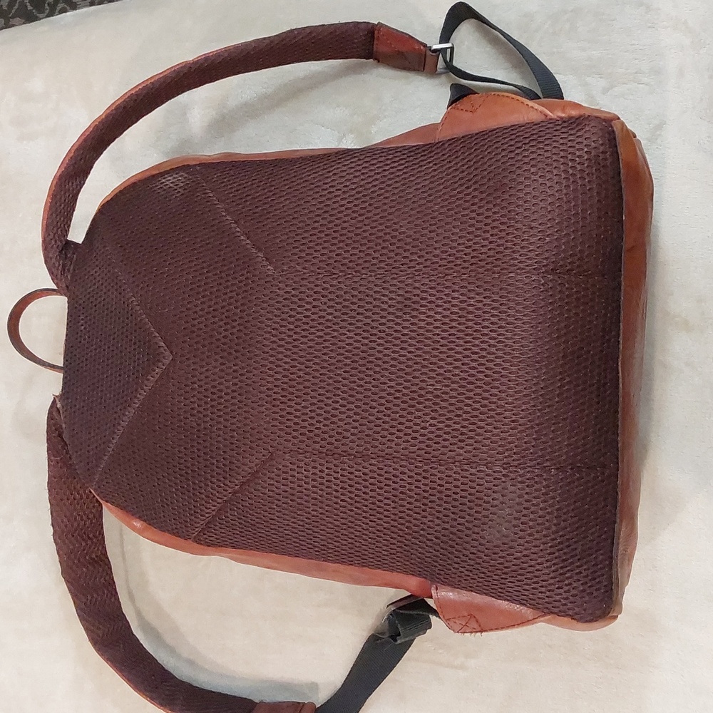 Bugatti Mens leather backpack. - Picture 5 of 16